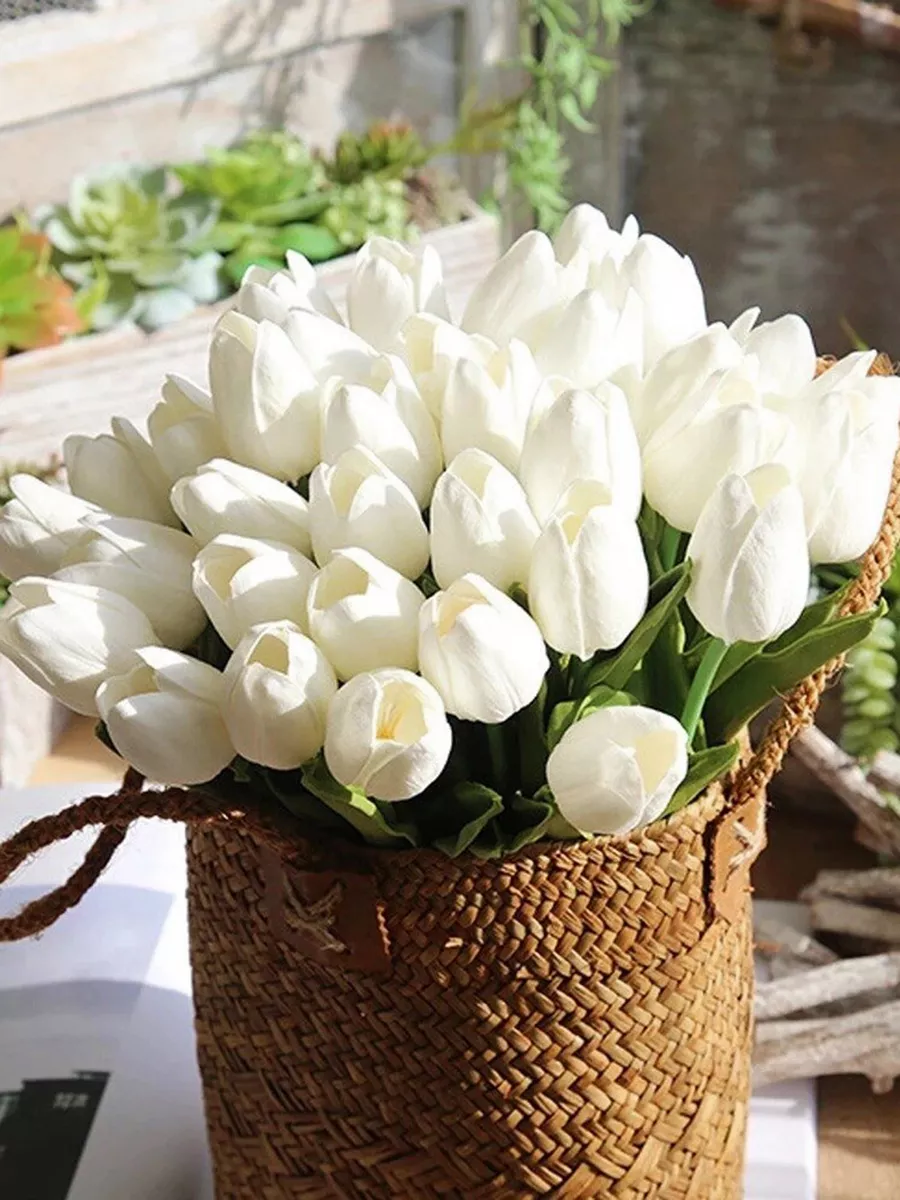 С днем рождения белые тюльпаны